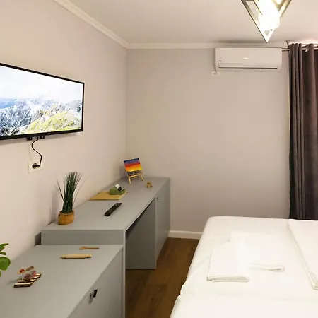 Tier Hotel *