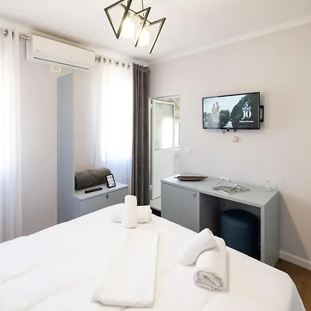 Hotel Tier